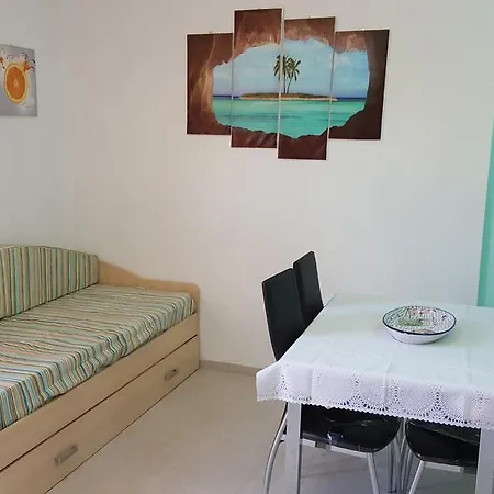 Lucry アパート *